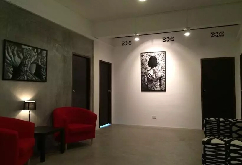 Kama Bangkok   Boutique Bed & Breakfast   Hostel