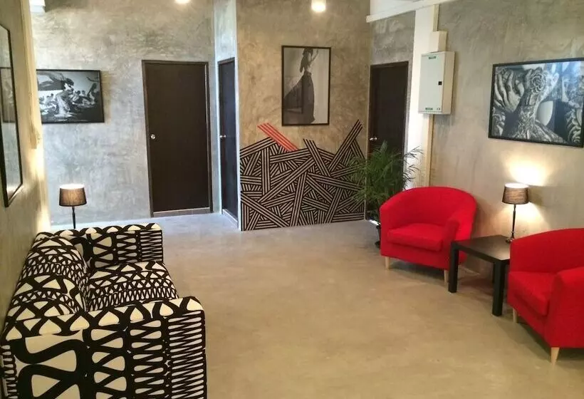 Kama Bangkok   Boutique Bed & Breakfast   Hostel