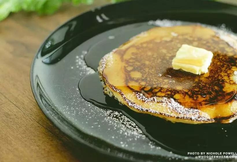 Kama Bangkok   Boutique Bed & Breakfast   Hostel