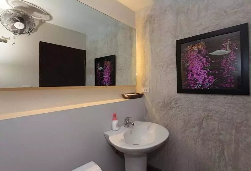 Kama Bangkok   Boutique Bed & Breakfast   Hostel