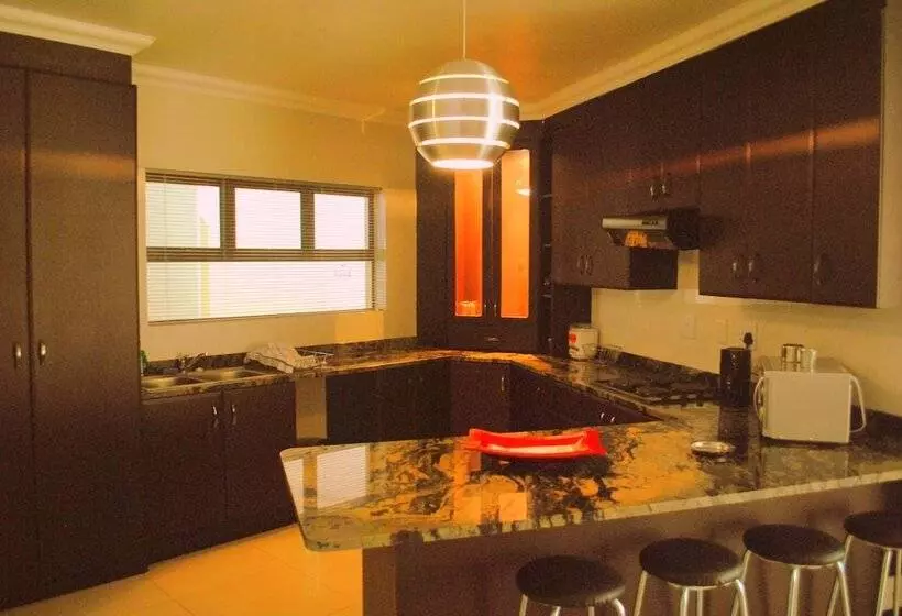 Palm Valley Inn And Day Spa