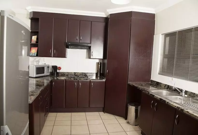 Palm Valley Inn And Day Spa