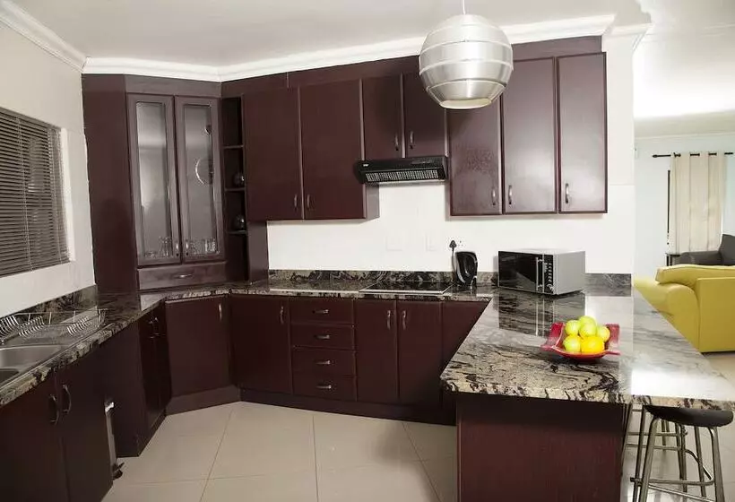 Palm Valley Inn And Day Spa