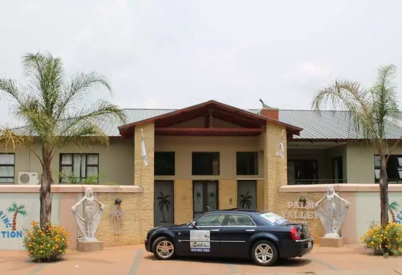 Palm Valley Inn And Day Spa