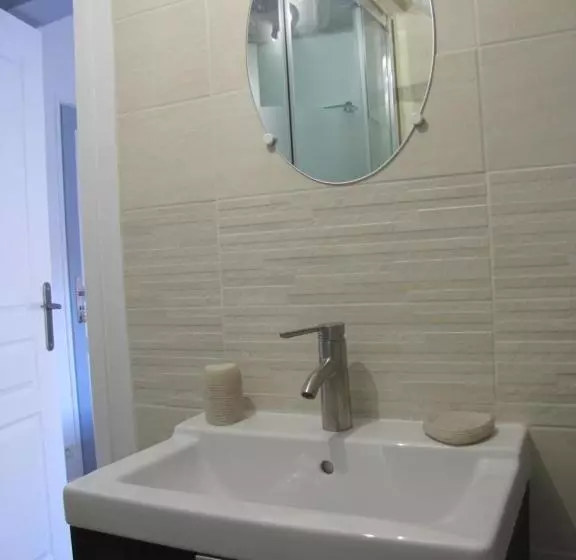 تختخواب و صبحانه Au Gré De Laloire