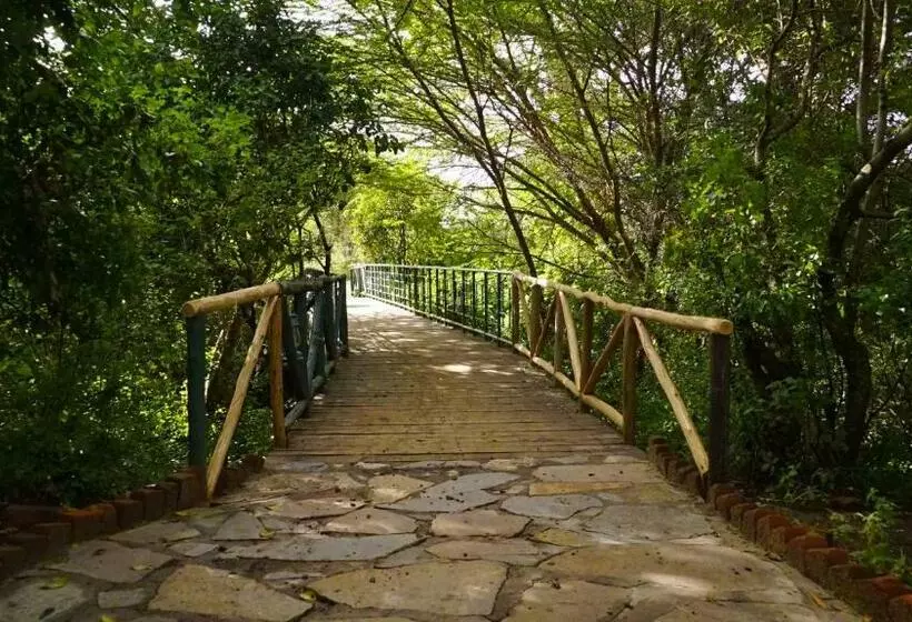 استراحتگاه Prideinn Mara Camp & Cottages