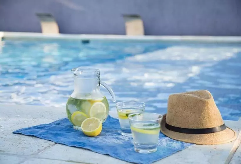 ユースホステル Posada Del Manzano