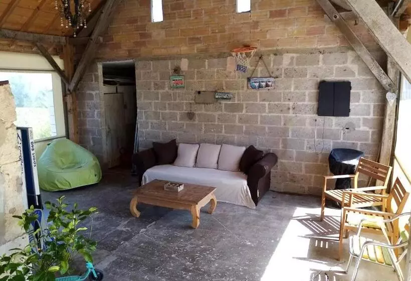 ベッドアンドブレックファースト Ancienne école De Colombier