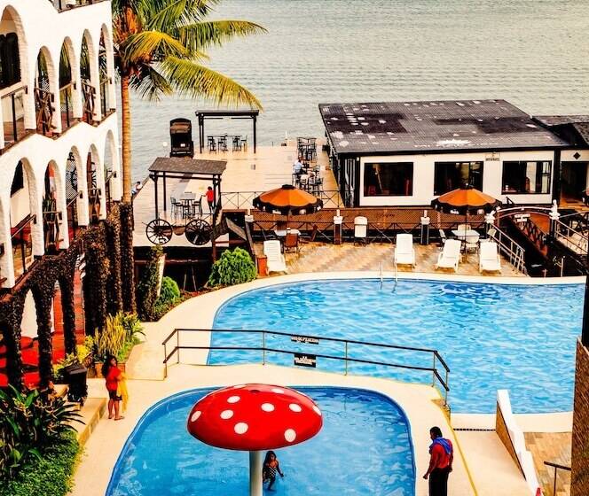 هتل Mi Paraíso Río Dulce