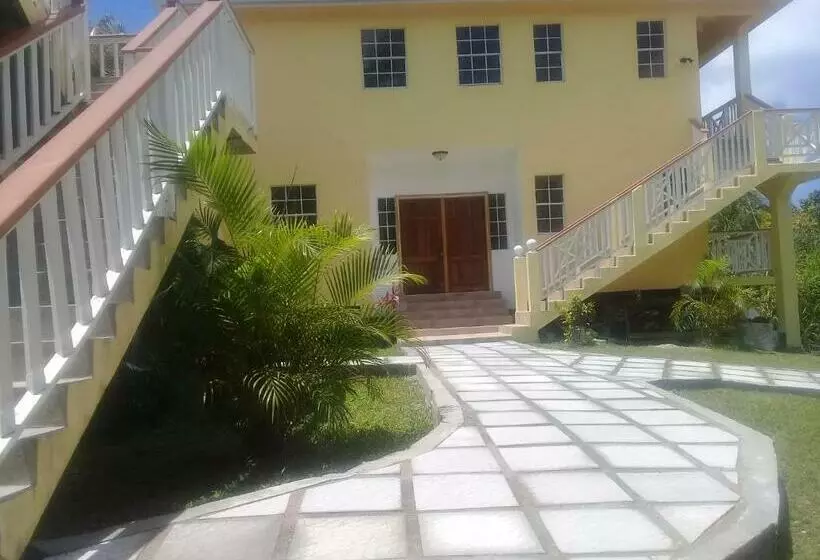 پانسیون Royal Escape