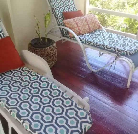 پانسیون Royal Escape