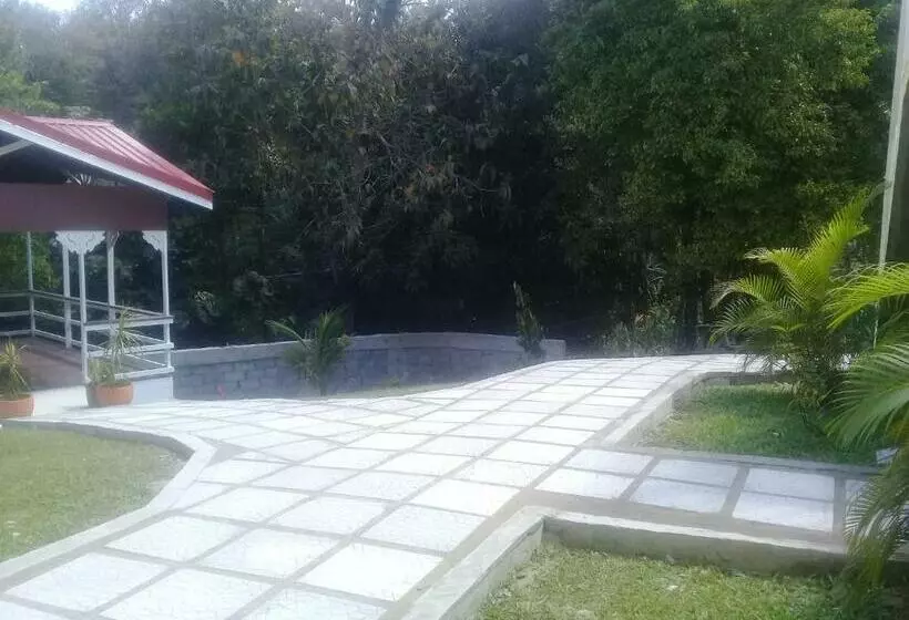 پانسیون Royal Escape