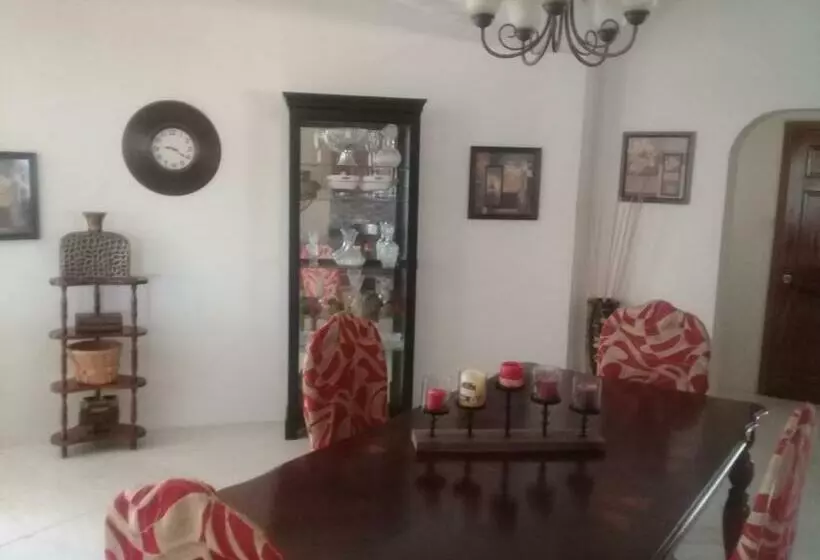 پانسیون Royal Escape