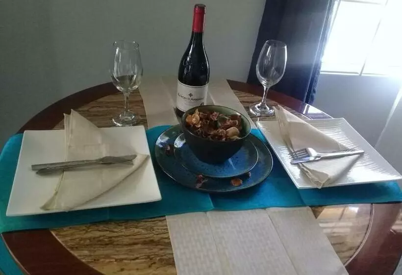 پانسیون Royal Escape