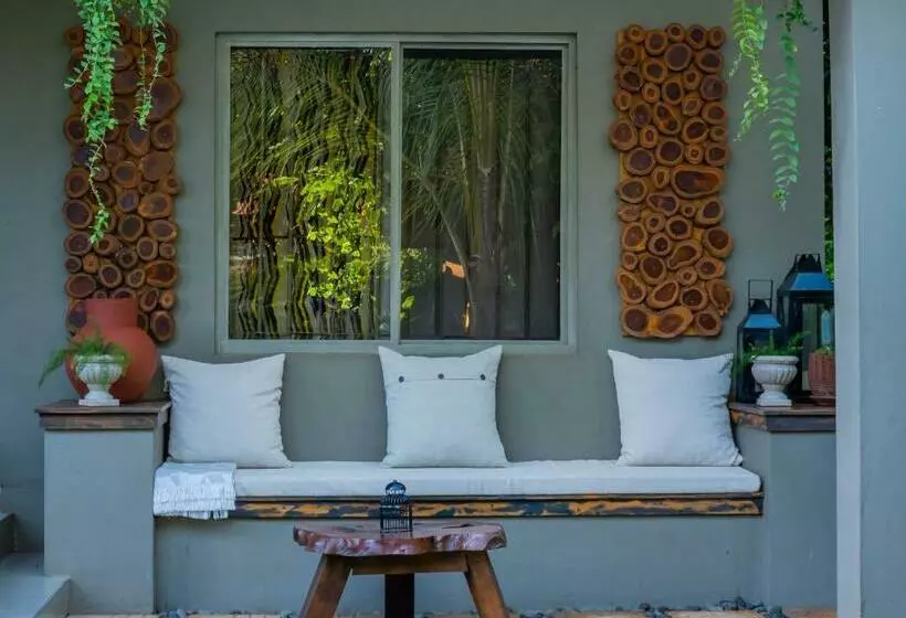 پانسیون Tulivu Kilimanjaro Retreat