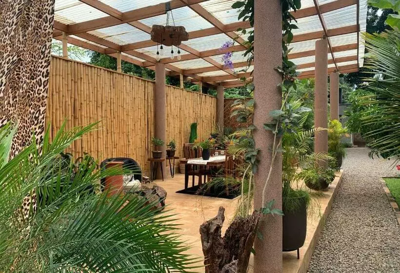پانسیون Tulivu Kilimanjaro Retreat