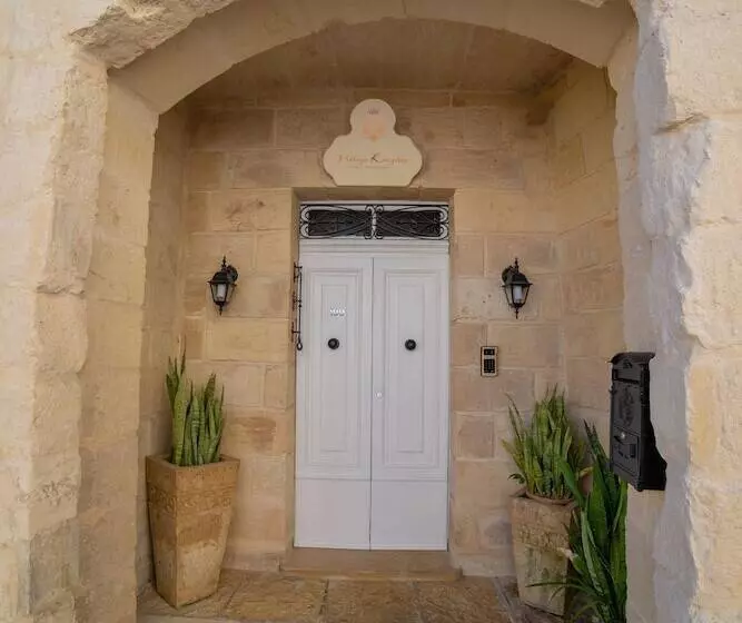 تختخواب و صبحانه Village Knights Accommodation