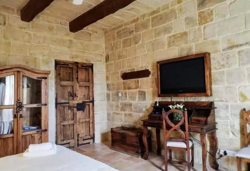 تختخواب و صبحانه Village Knights Accommodation