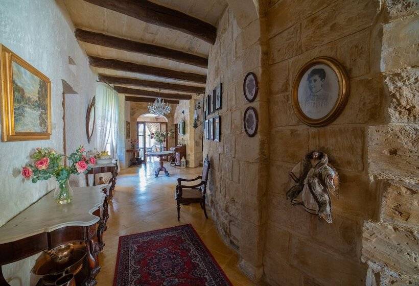 تختخواب و صبحانه Village Knights Accommodation