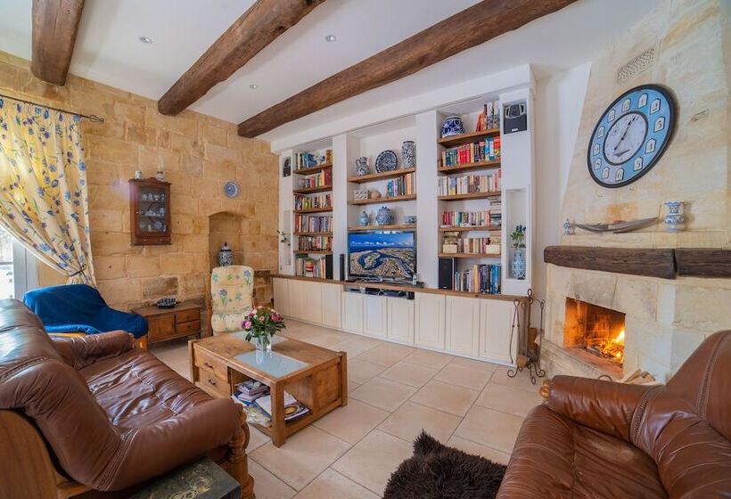 تختخواب و صبحانه Village Knights Accommodation