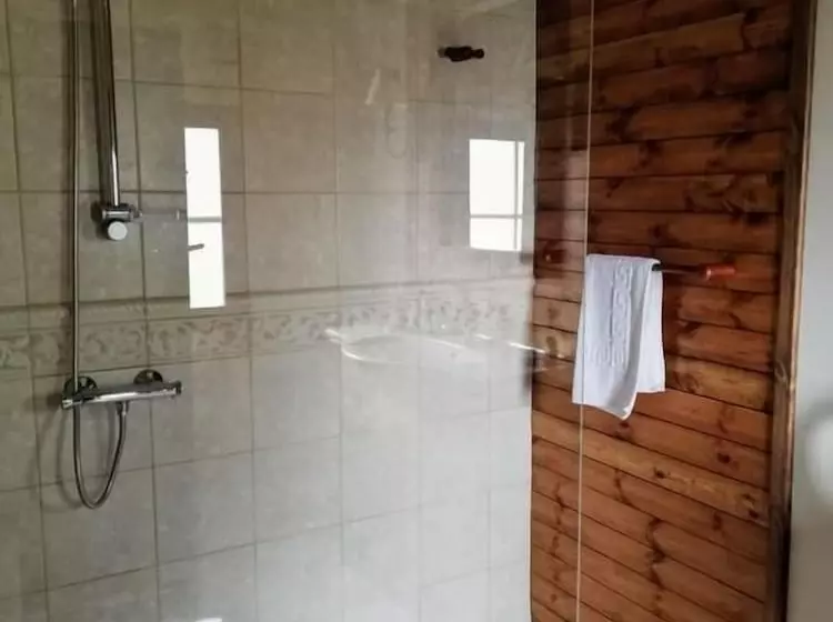 تختخواب و صبحانه Village Knights Accommodation