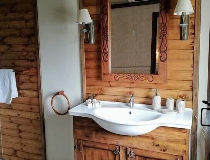 تختخواب و صبحانه Village Knights Accommodation