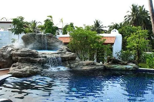 Baan Montra Beach Resort