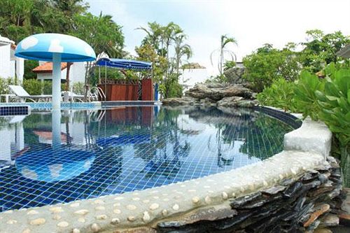 Baan Montra Beach Resort