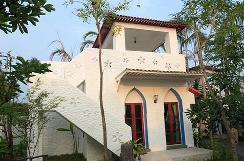 Baan Montra Beach Resort