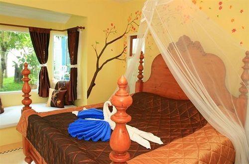 Baan Montra Beach Resort