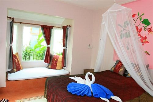 Baan Montra Beach Resort