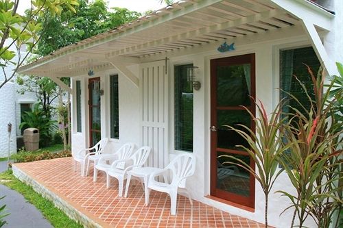 Baan Montra Beach Resort