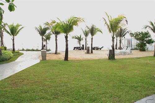 Baan Montra Beach Resort