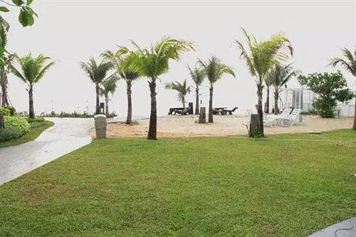 Baan Montra Beach Resort