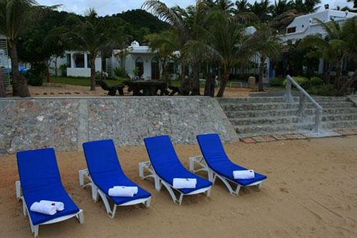 Baan Montra Beach Resort