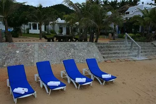Baan Montra Beach Resort
