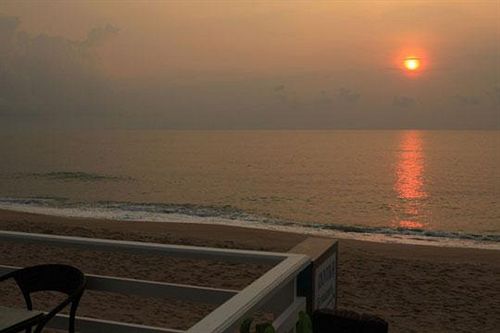 Baan Montra Beach Resort