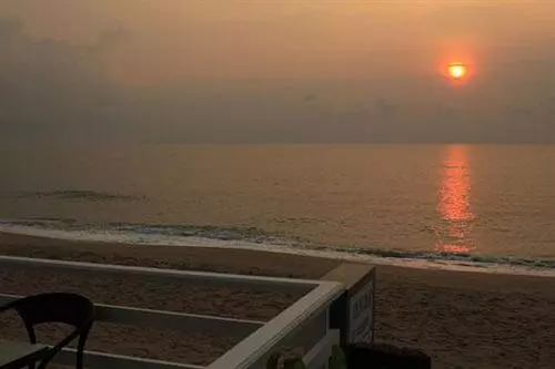 Baan Montra Beach Resort