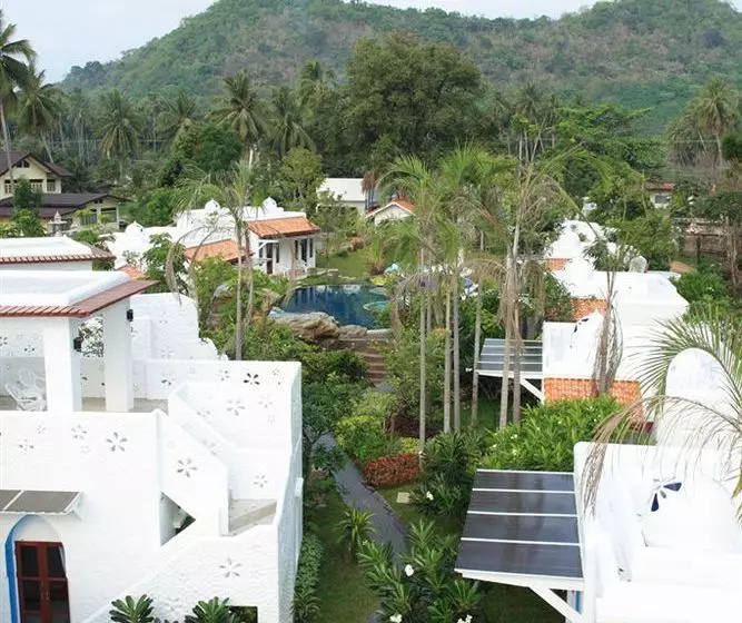 Baan Montra Beach Resort