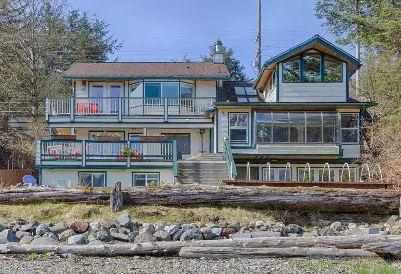 Bed and Breakfast Beachside Villa Luxury Suites And Vacation Rentals