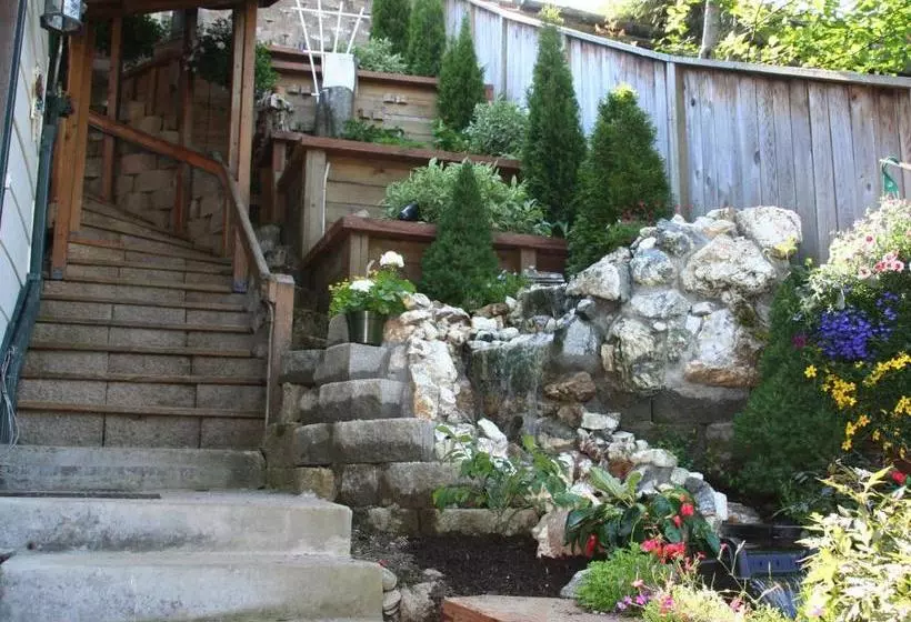 Bed and Breakfast Beachside Villa Luxury Suites And Vacation Rentals