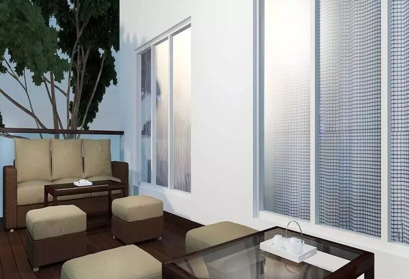 Отель Ambar Sarovar Portico