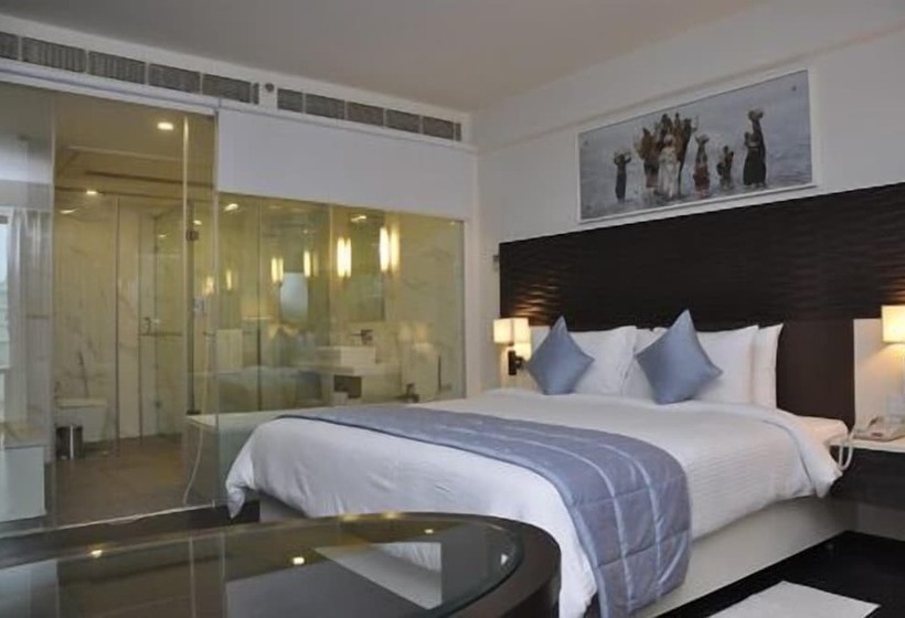 Отель Ambar Sarovar Portico