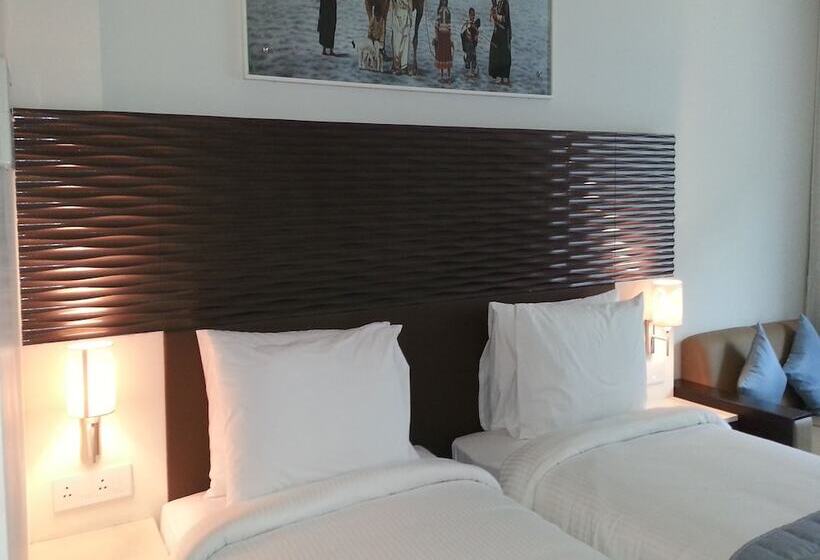 Отель Ambar Sarovar Portico