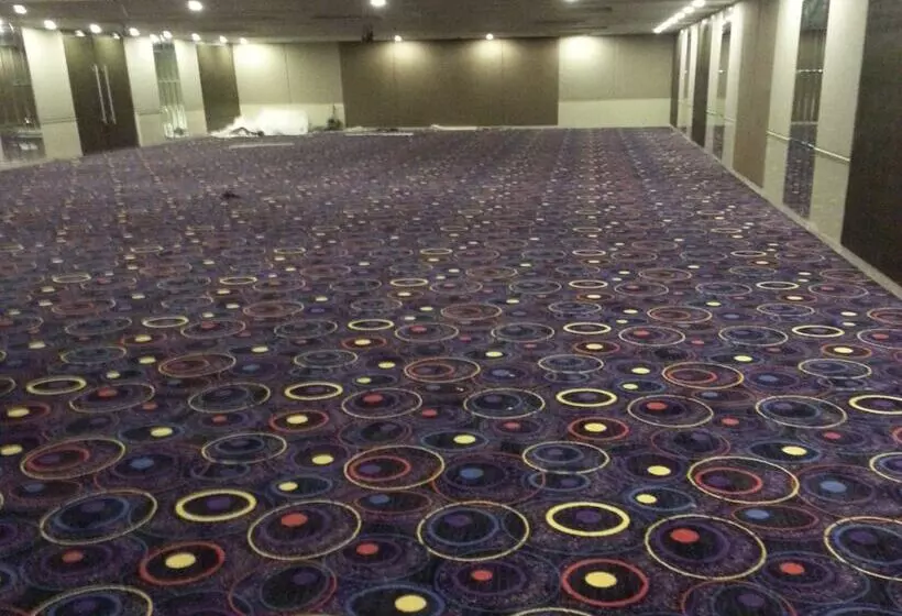 Отель Ambar Sarovar Portico