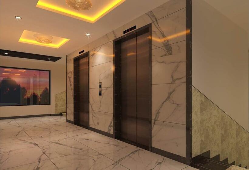 Отель Ambar Sarovar Portico