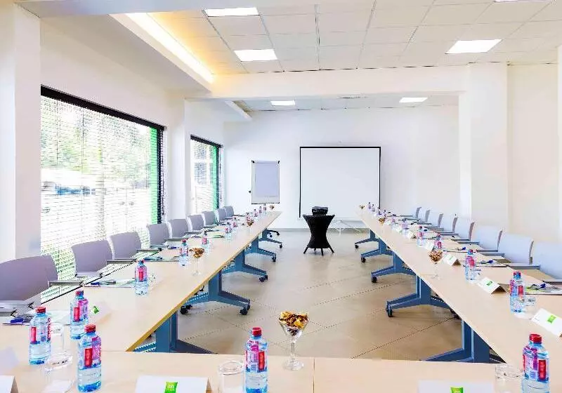 호텔 Ibis Styles Accra Airport