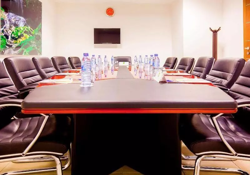 호텔 Ibis Styles Accra Airport