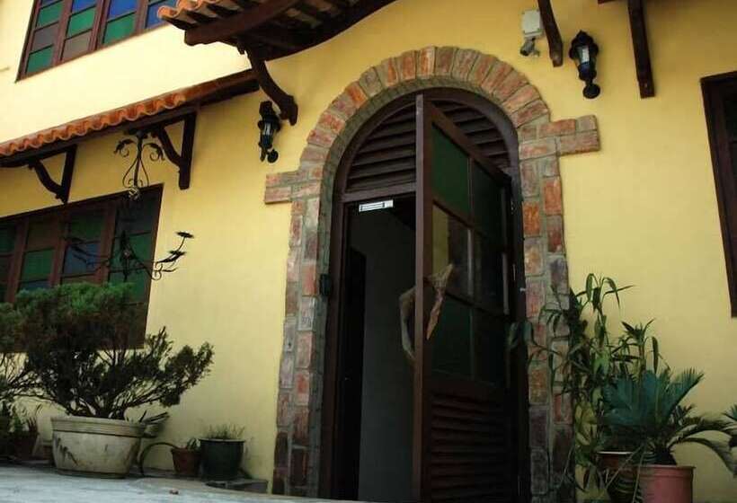 Hotel Kuching Waterfront Lodge