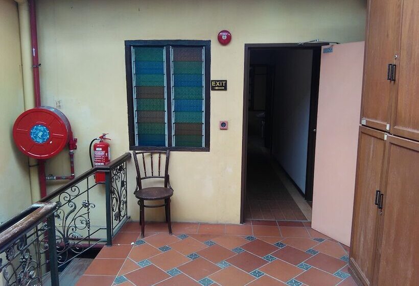 Hotel Kuching Waterfront Lodge